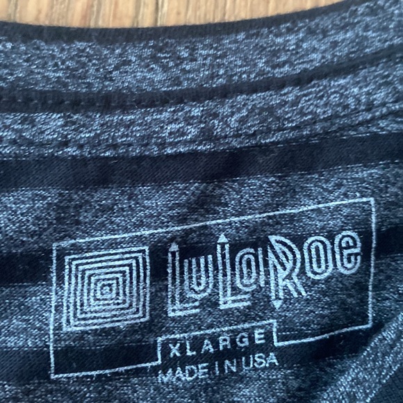 NWT LulaRoe GRAPHIC FRONT Unisex Tee - Picture 2 of 4